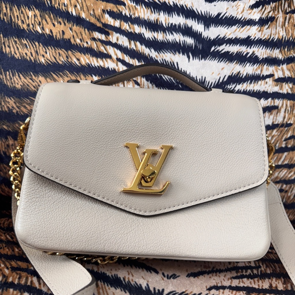 Louis Vuitton LockMe Chain PM (Oxford Beige)
